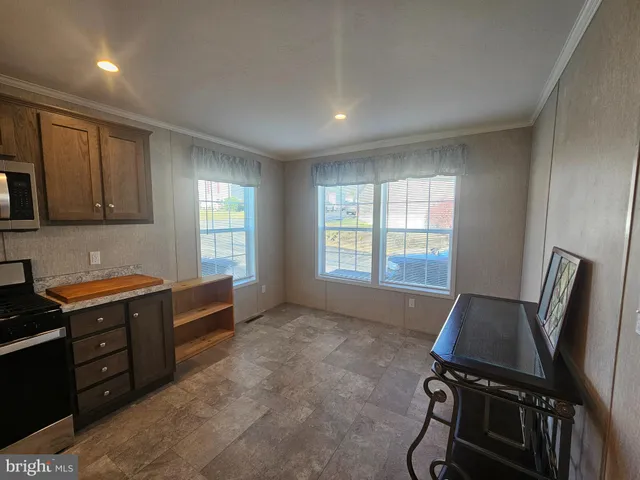 a livingroom with workspace and a window