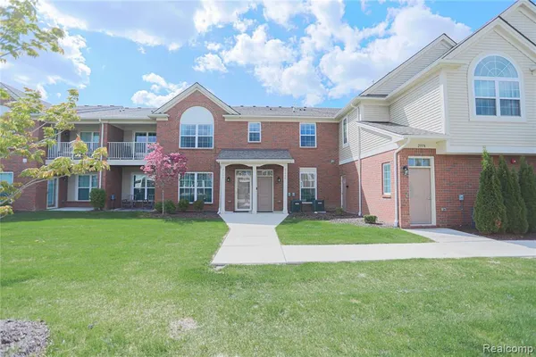 $279,900 | 21984 Andover Drive, Macomb, MI 48042