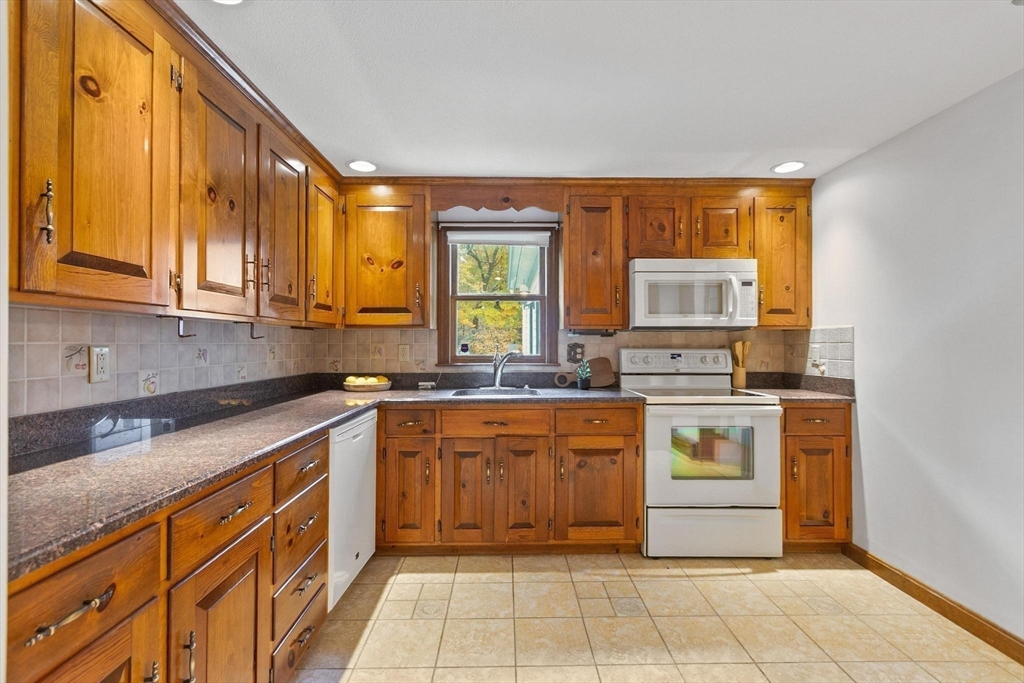 58 Washington Street Topsfield, MA 01983 - Photo 9 of 41