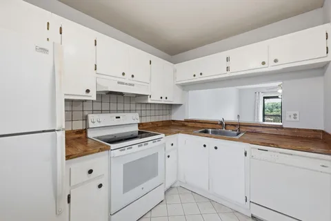 $159,900 | 7142 Golf Colony Court, Unit 102, Lake Worth, FL 33467