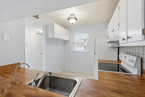 $159,900 | 7142 Golf Colony Court, Unit 102, Lake Worth, FL 33467