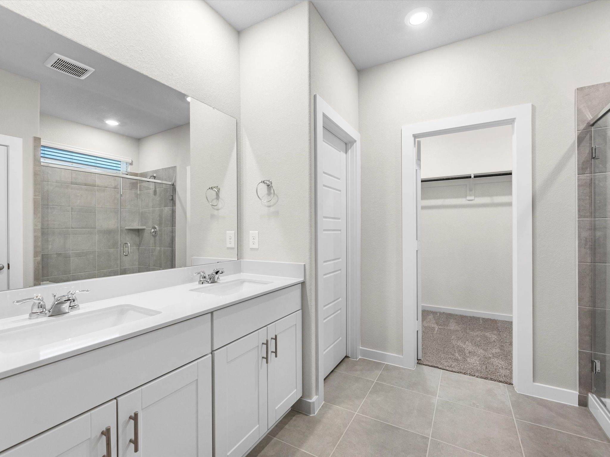 2010 West Darlington Oak Court Conroe, TX 77304 - Photo 17 of 26 a bathroom with a shower sink and mirror