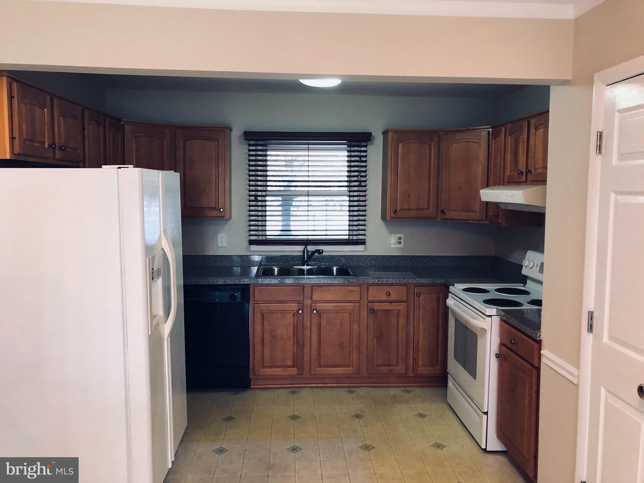 13218 Poplar Tree Road Fairfax, VA 22033 - Photo 6 of 16 Kitchen