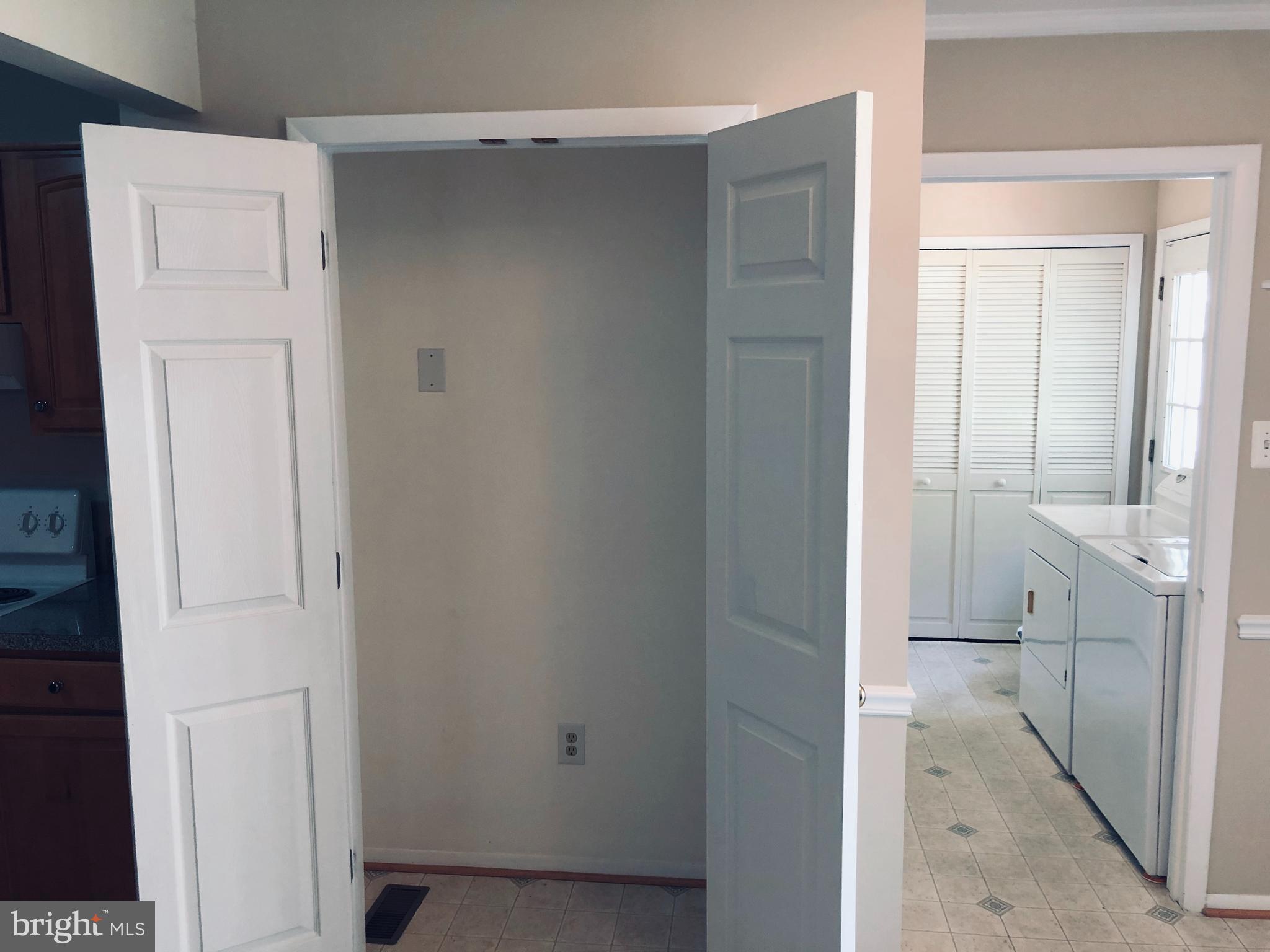 13218 Poplar Tree Road Fairfax, VA 22033 - Photo 8 of 16 Kitchen Pantry