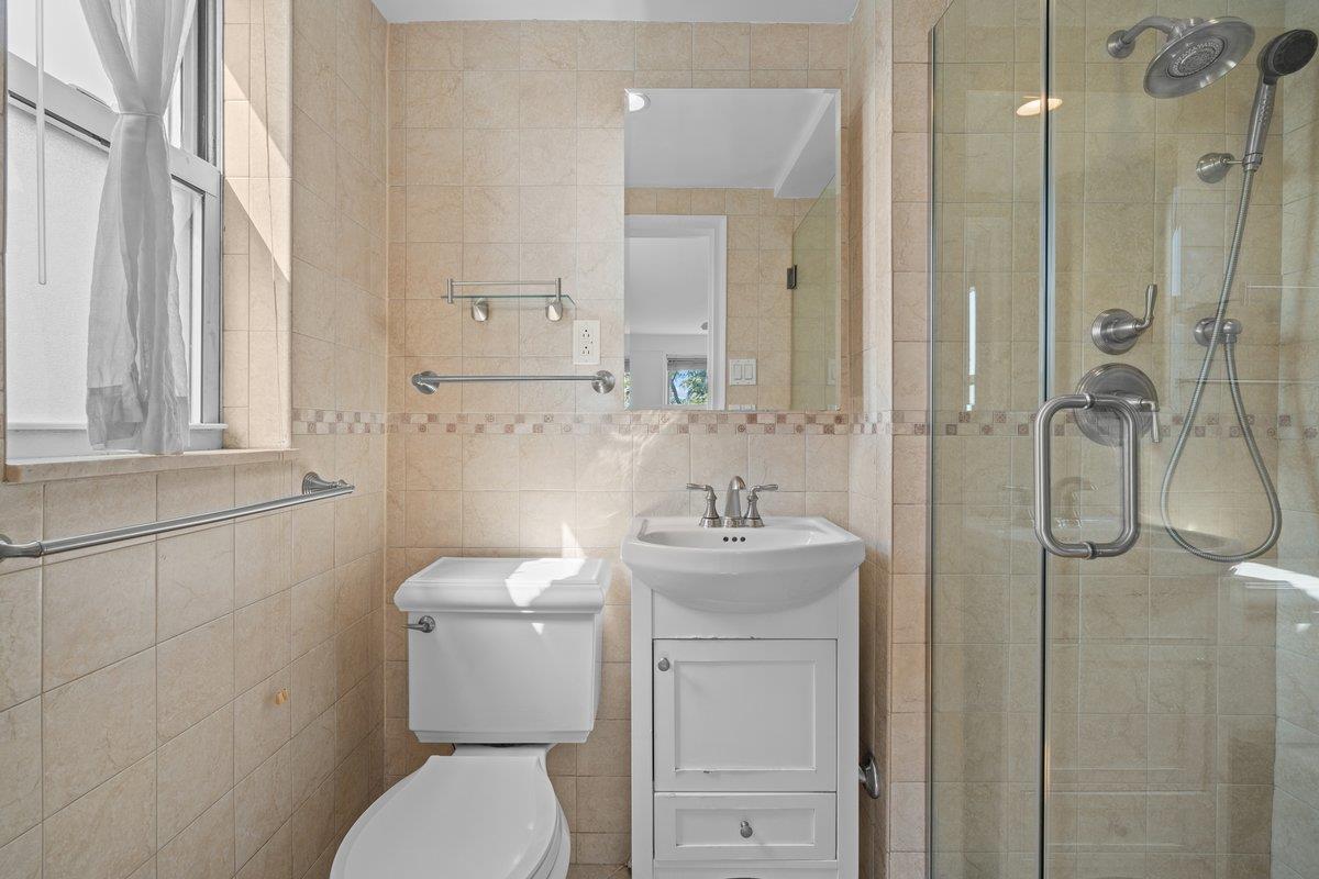 4525 Henry Hudson Parkway West, Unit 609 Bronx, NY 10471 - Photo 17 of 26 a bathroom with a toilet sink shower and mirror