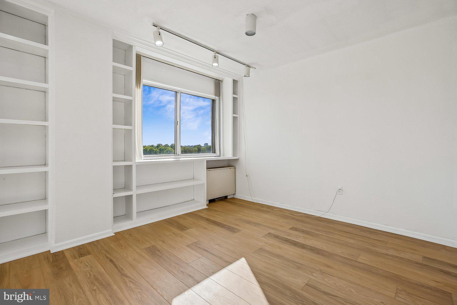 1121 University Boulevard West, Unit 1111 Silver Spring, MD 20902 - Photo 14 of 52 Dining Area