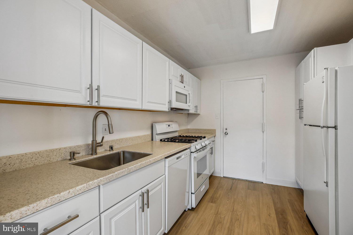 1121 University Boulevard West, Unit 1111 Silver Spring, MD 20902 - Photo 17 of 52 Kitchen