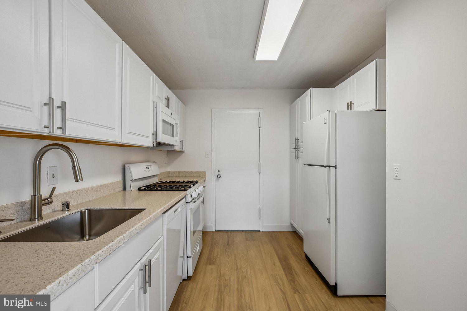 1121 University Boulevard West, Unit 1111 Silver Spring, MD 20902 - Photo 22 of 52 Kitchen