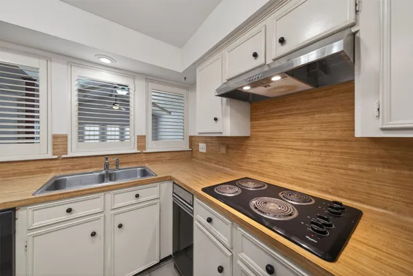 $230,000 | 7710 Green Lawn Drive, Houston, TX 77088