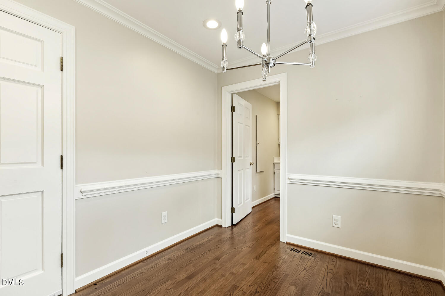 8801 Wildwood Links Raleigh, NC 27613 - Photo 33 of 68 032