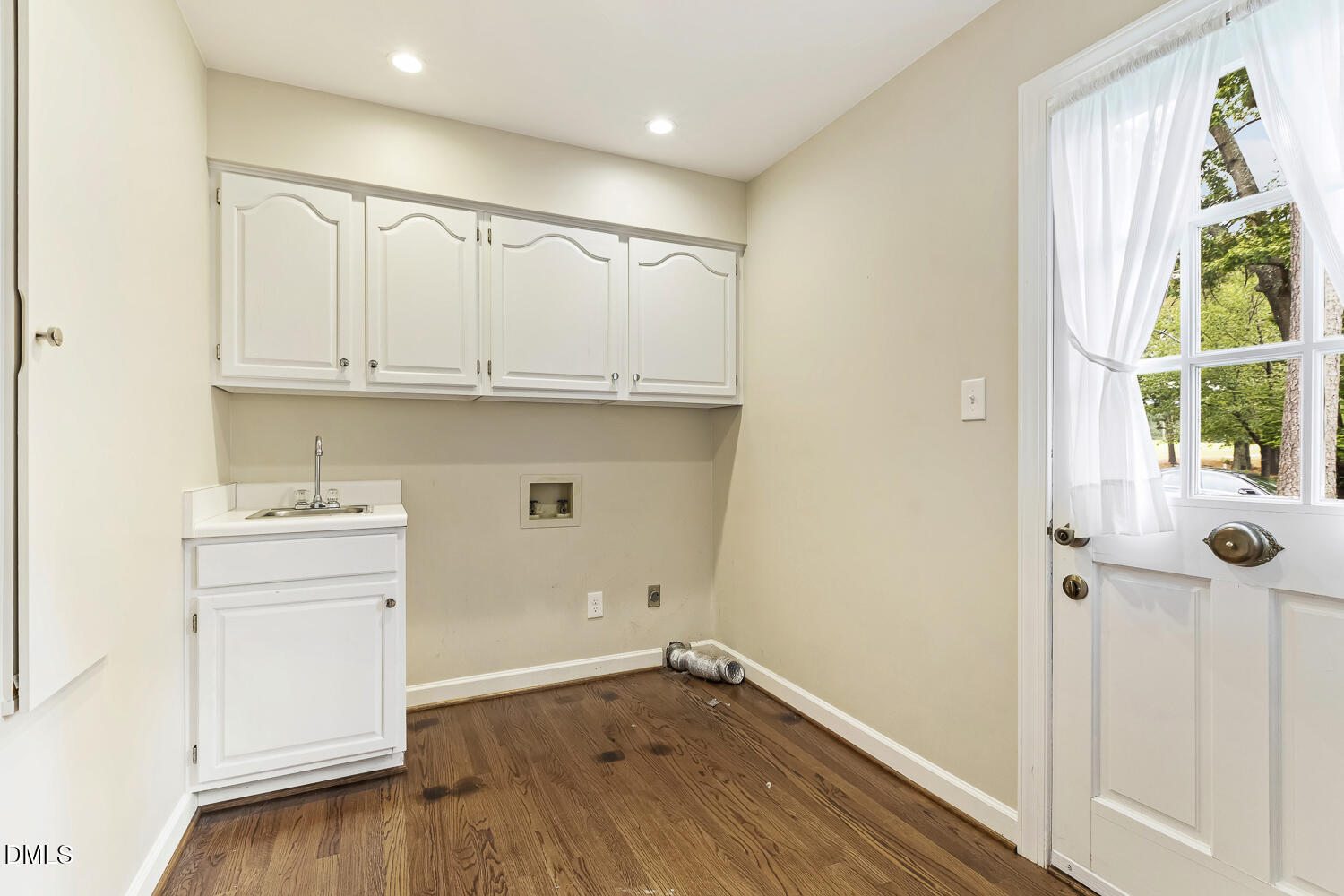 8801 Wildwood Links Raleigh, NC 27613 - Photo 36 of 68 035