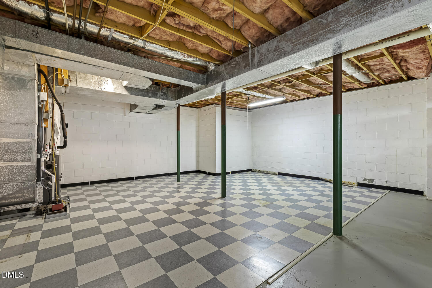 8801 Wildwood Links Raleigh, NC 27613 - Photo 52 of 68 053