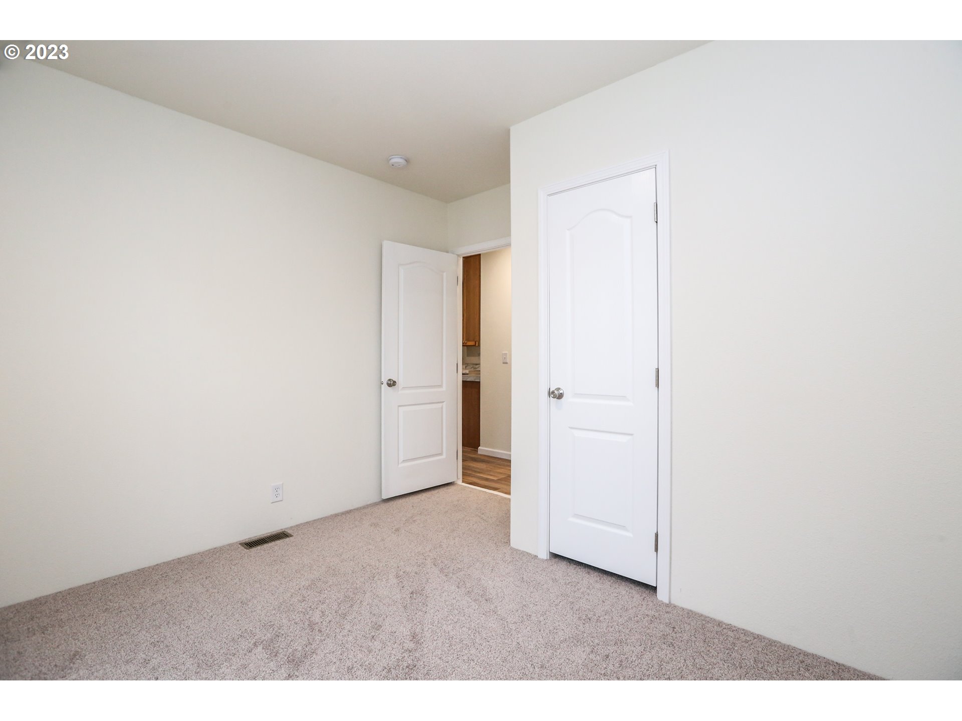 621 South 57th Place Springfield, OR 97478 - Photo 11 of 18 Gallery Image 11