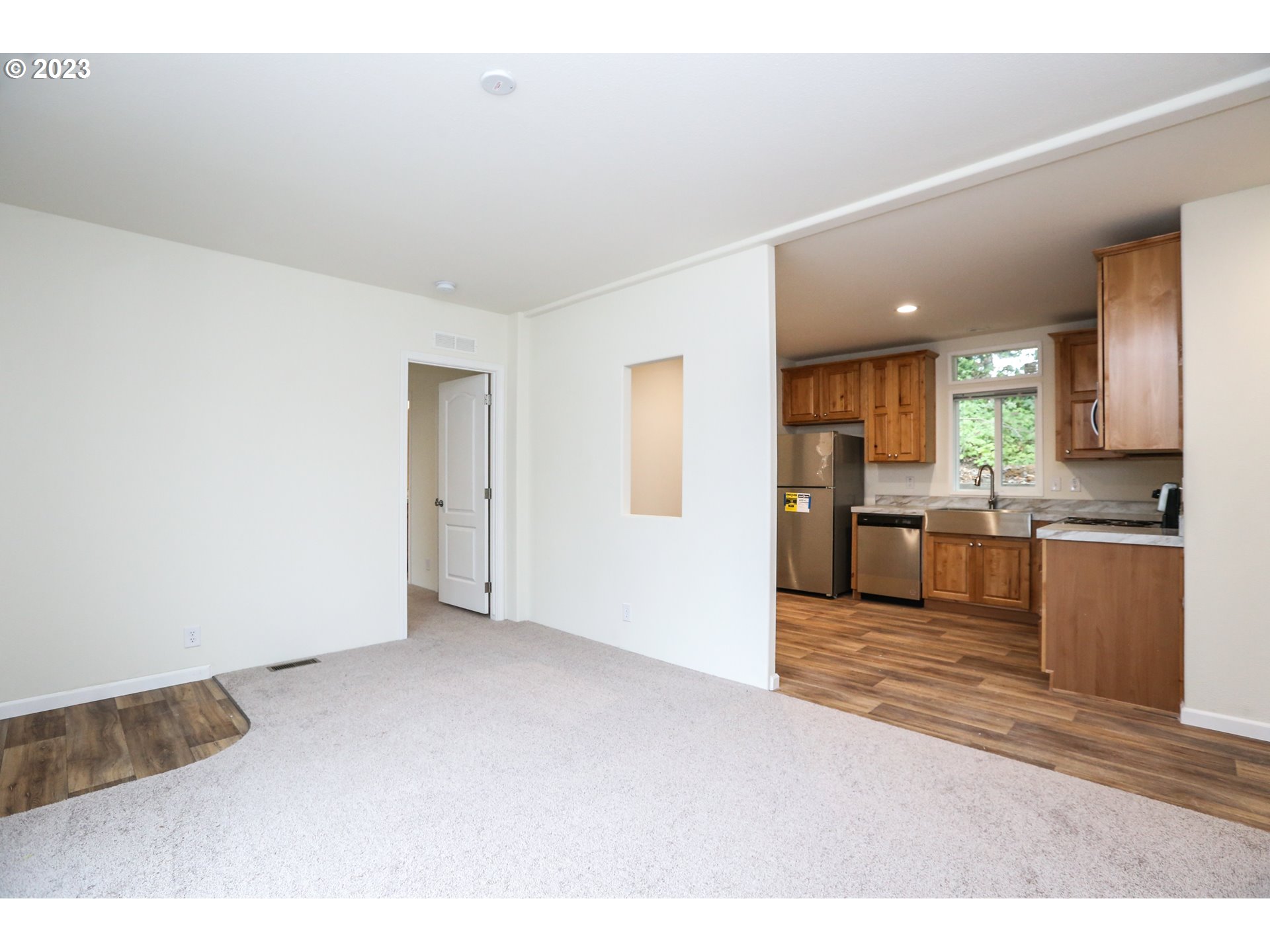 621 South 57th Place Springfield, OR 97478 - Photo 4 of 18 Gallery Image 4