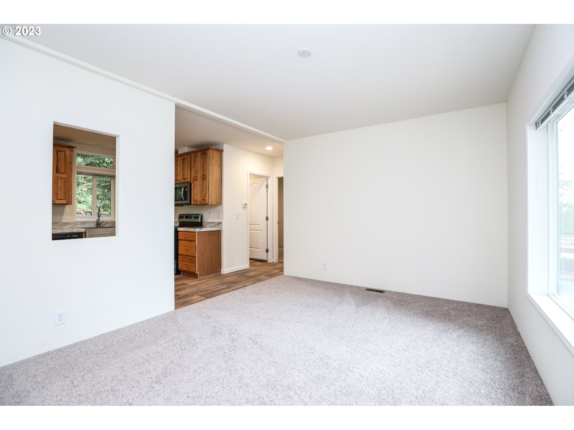 621 South 57th Place Springfield, OR 97478 - Photo 5 of 18 Gallery Image 5