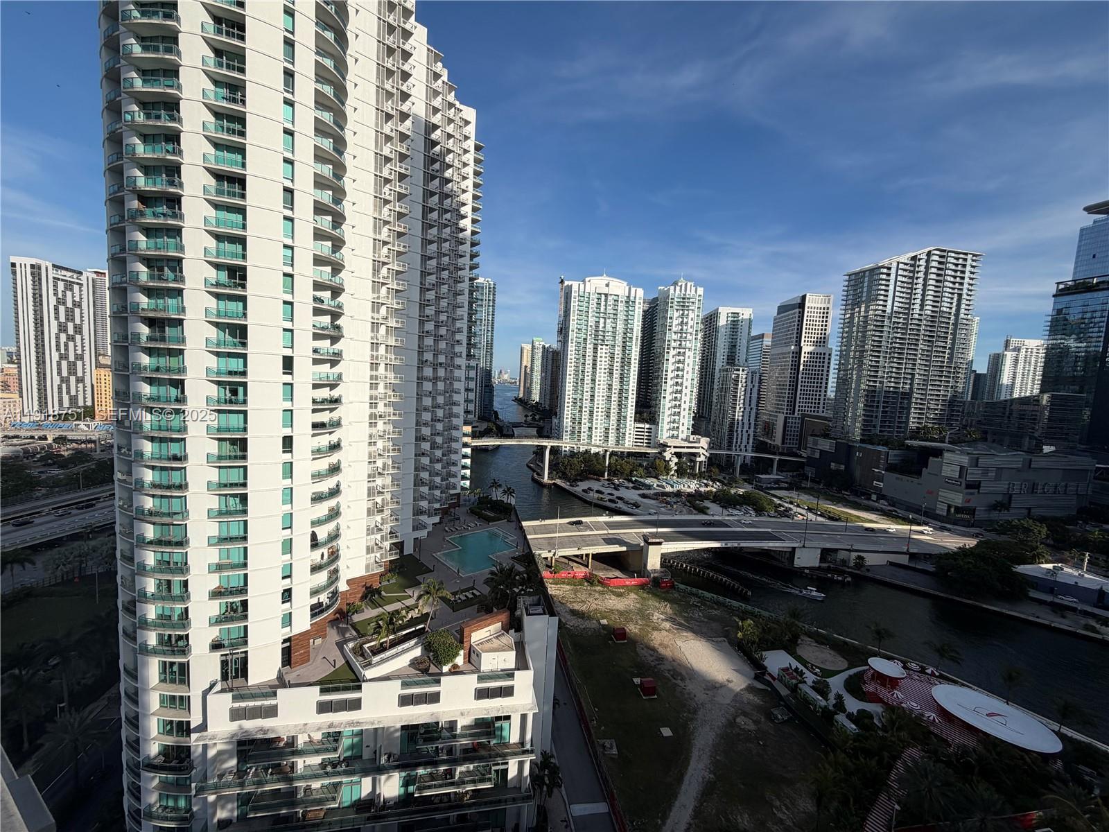 90 Southwest 3rd Street, Unit 2202 Miami, FL 33130 - Photo 2 of 33 a city view with tall buildings