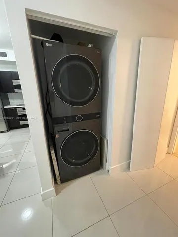 $4,000 | 90 Southwest 3rd Street, Unit 2202, Miami, FL 33130