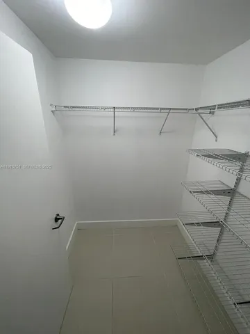 $4,000 | 90 Southwest 3rd Street, Unit 2202, Miami, FL 33130