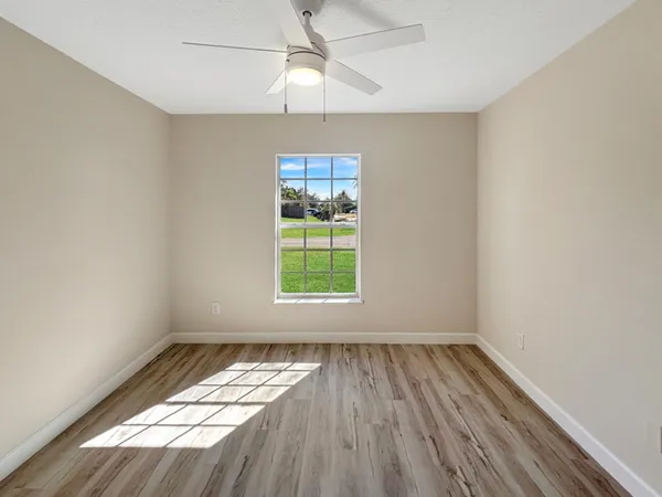 $2,800 | 117 Southwest Glenwood Drive, Port St. Lucie, FL 34984