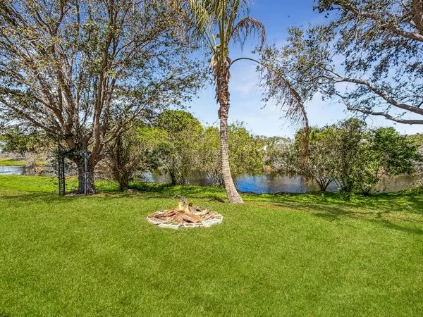 $2,800 | 117 Southwest Glenwood Drive, Port St. Lucie, FL 34984