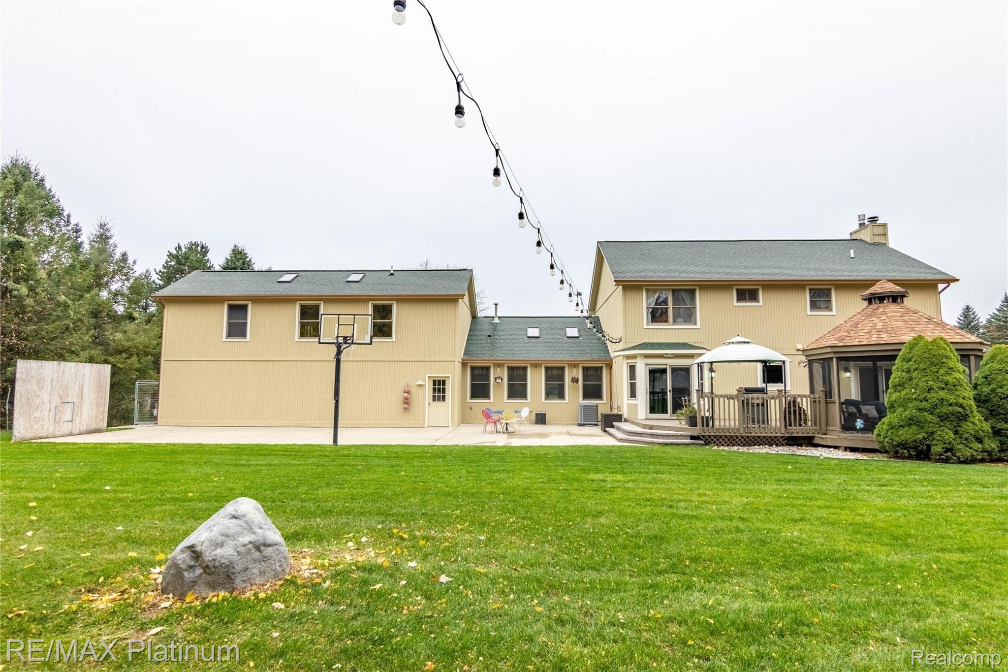 1732 North Hacker Road Howell, MI 48843 - Photo 22 of 74 16.Back