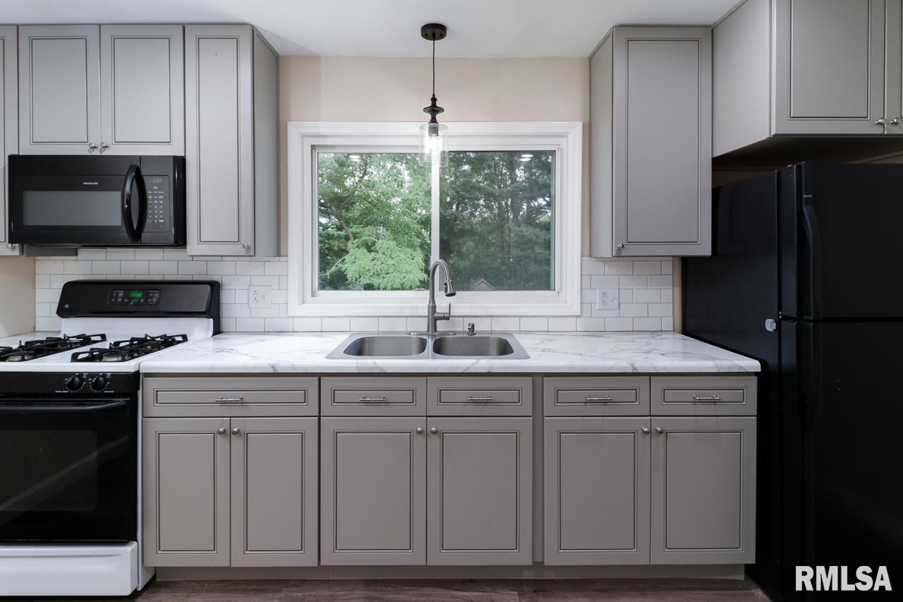 504 Spring Street Washington, IL 61571 - Photo 17 of 32 Gallery Image 17