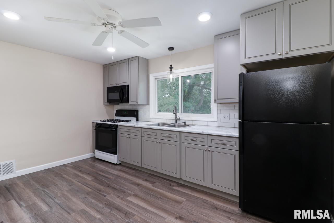 504 Spring Street Washington, IL 61571 - Photo 18 of 32 Gallery Image 18