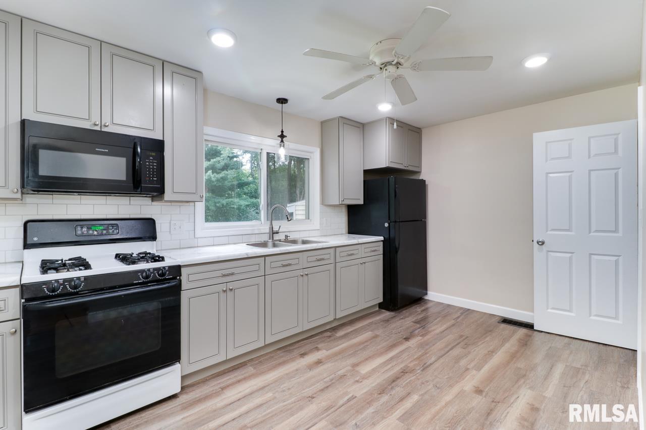 504 Spring Street Washington, IL 61571 - Photo 19 of 32 Gallery Image 19