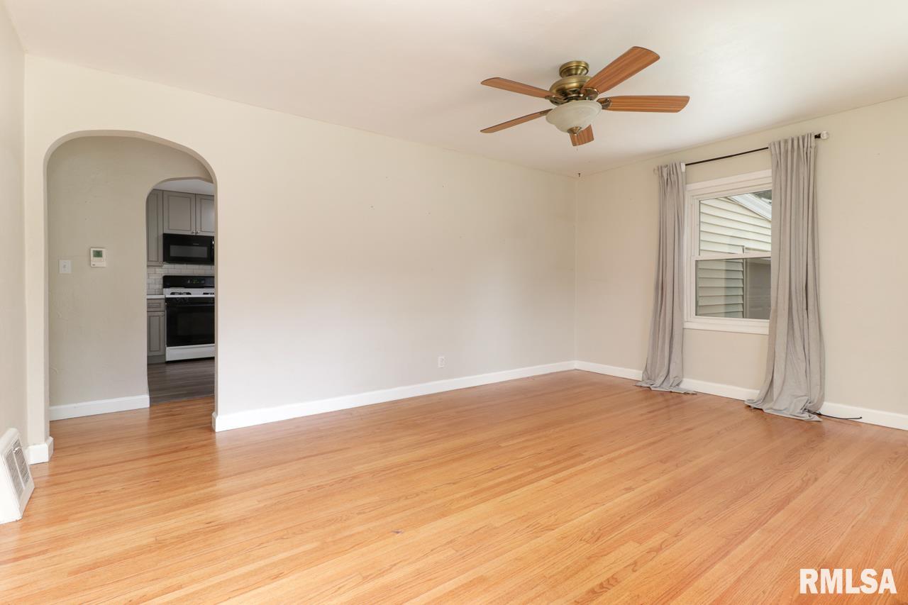 504 Spring Street Washington, IL 61571 - Photo 9 of 32 Gallery Image 9