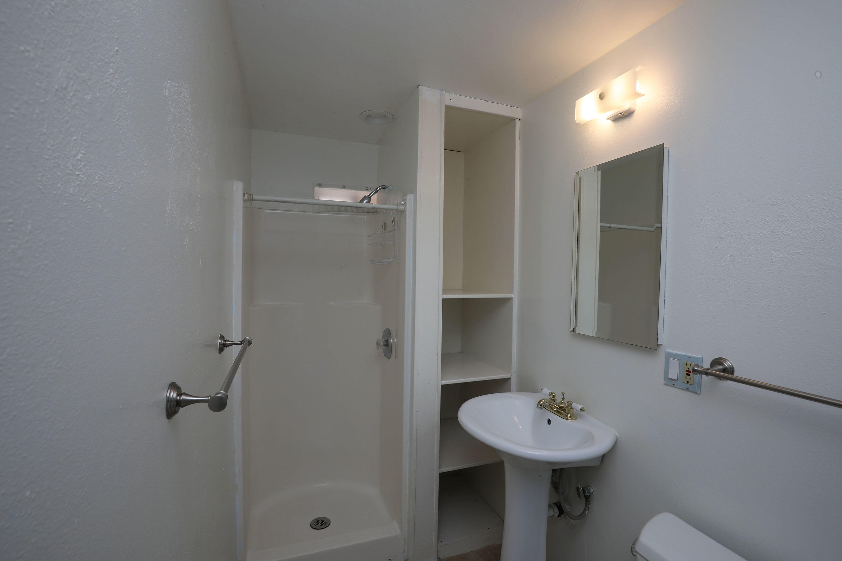 1130 Tunnel Road Santa Barbara, CA 93105 - Photo 24 of 30 Lower Level Bath