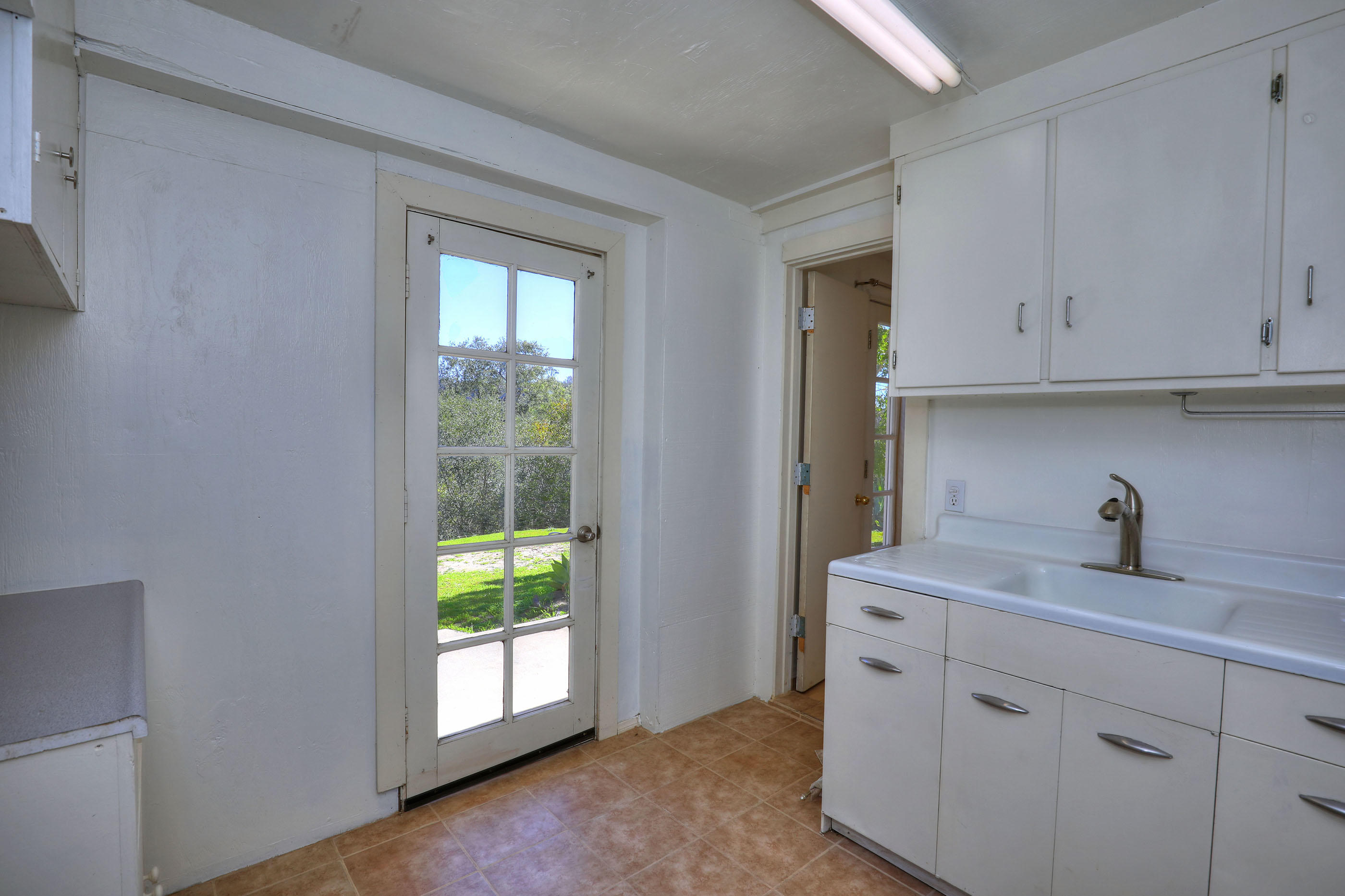 1130 Tunnel Road Santa Barbara, CA 93105 - Photo 25 of 30 Lower Level Kitchenette