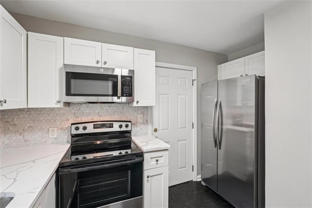 172 Meador Way Southeast Atlanta, GA 30315 - Photo 11 of 34 a kitchen with a stove microwave and refrigerator