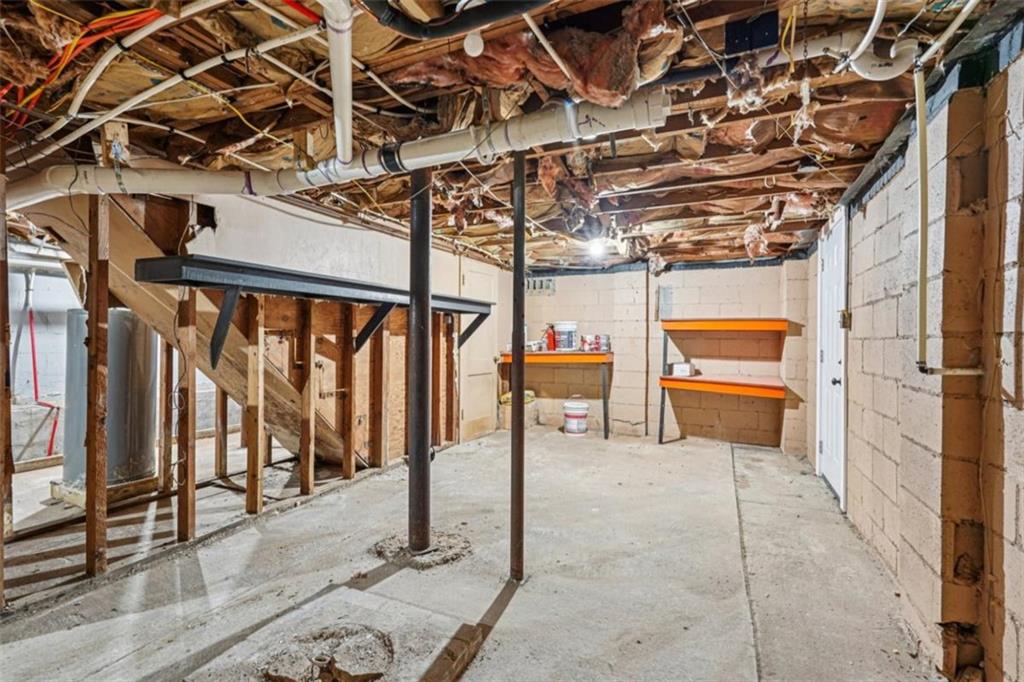 172 Meador Way Southeast Atlanta, GA 30315 - Photo 27 of 34 a view of a indoor garage