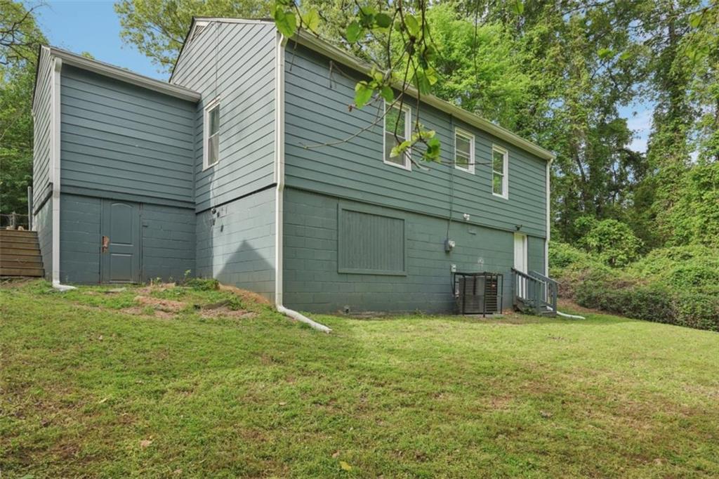 172 Meador Way Southeast Atlanta, GA 30315 - Photo 34 of 34 a backyard of a house