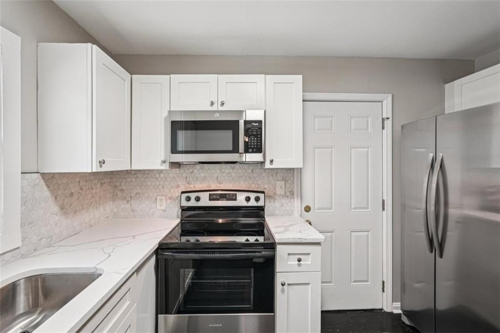 172 Meador Way Southeast Atlanta, GA 30315 - Photo 9 of 34 a kitchen with a stove microwave and refrigerator