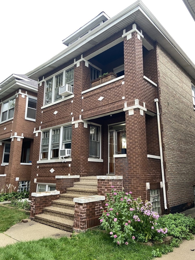 4818 South Springfield Avenue Chicago, IL 60632 - Photo 1 of 36 a building view with a garden space