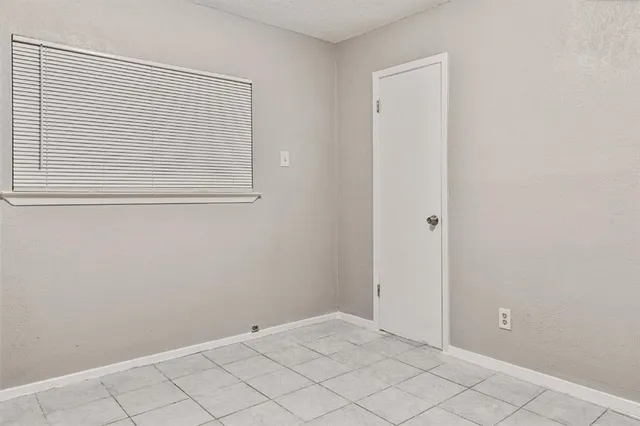 $1,295 | 811 Redbird Drive, Unit 815, Irving, TX 75061