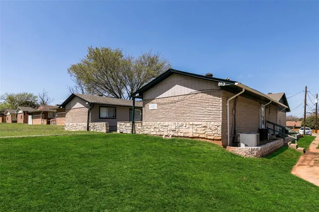 $1,295 | 811 Redbird Drive, Unit 815, Irving, TX 75061