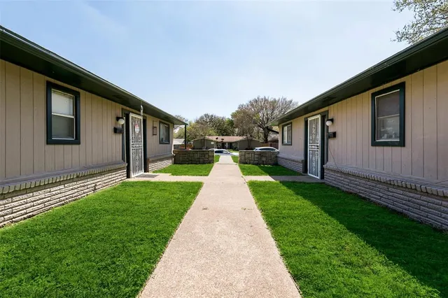 $1,295 | 811 Redbird Drive, Unit 815, Irving, TX 75061