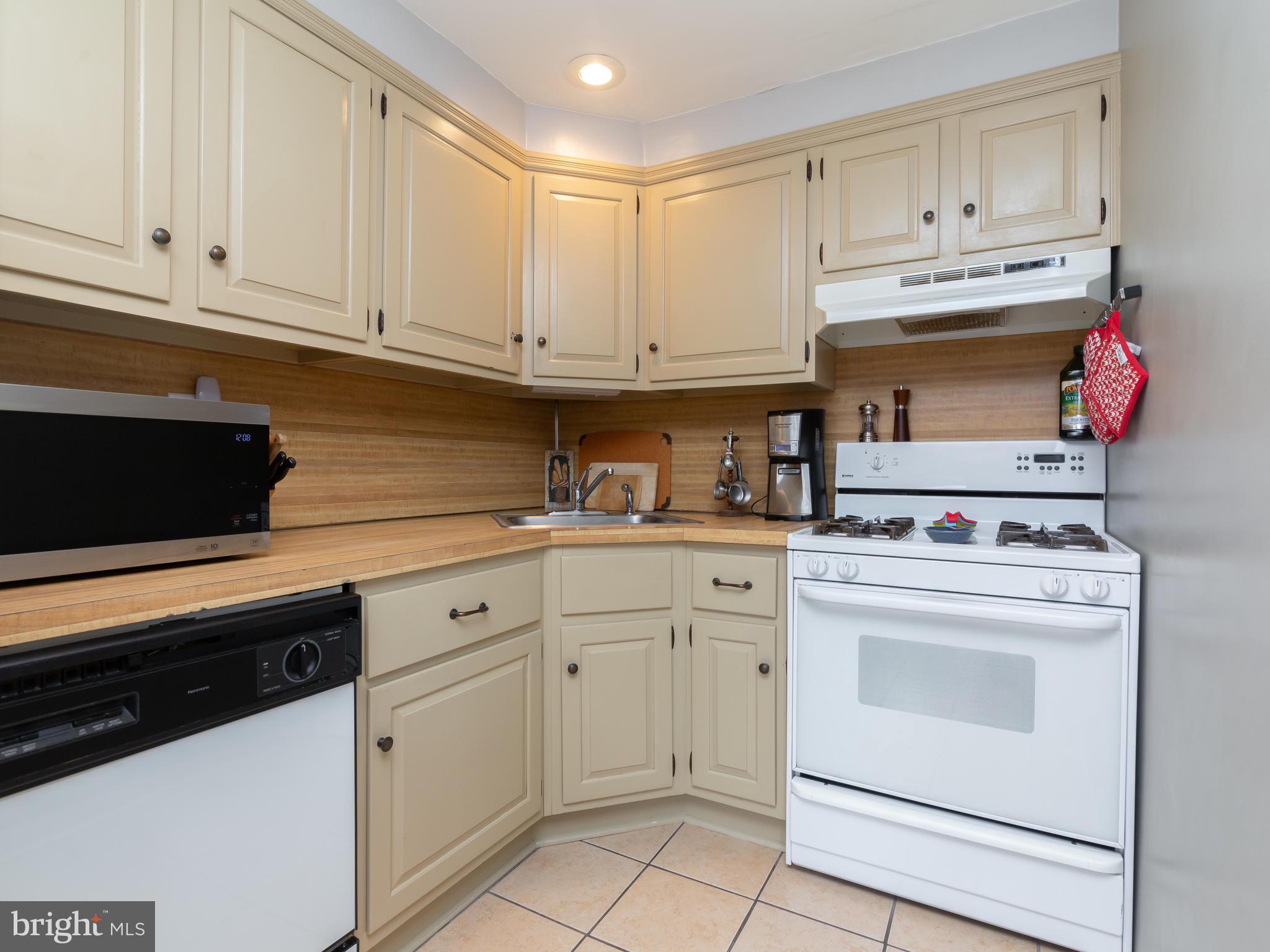 2254 Dermond Avenue Upper Darby, PA 19082 - Photo 9 of 18