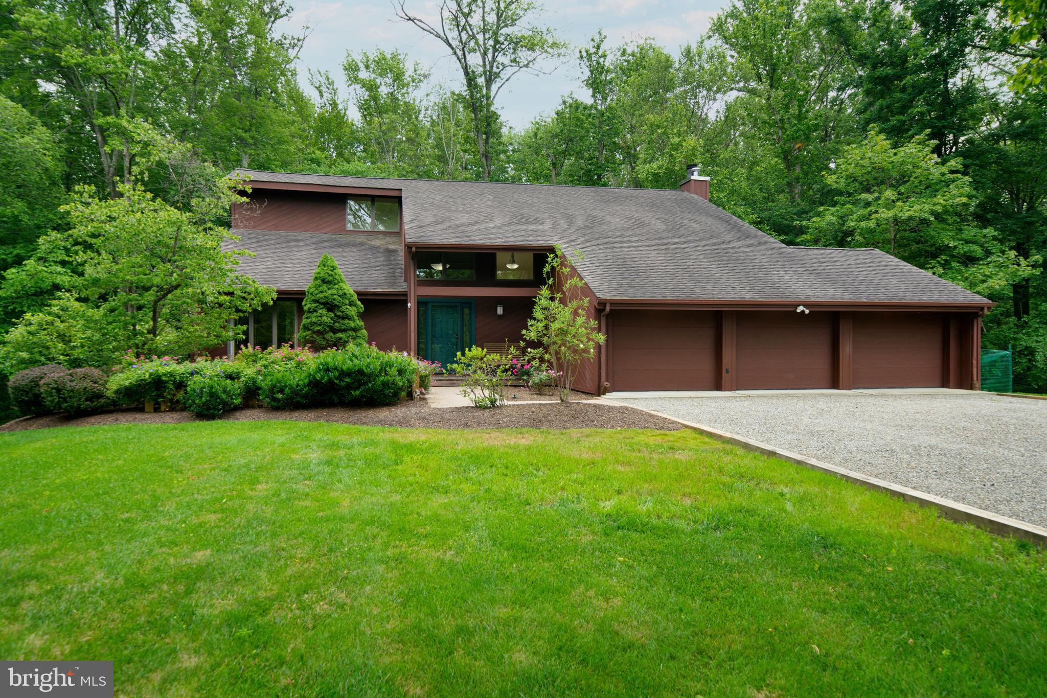 Custom Contemporary on 1.6 acres