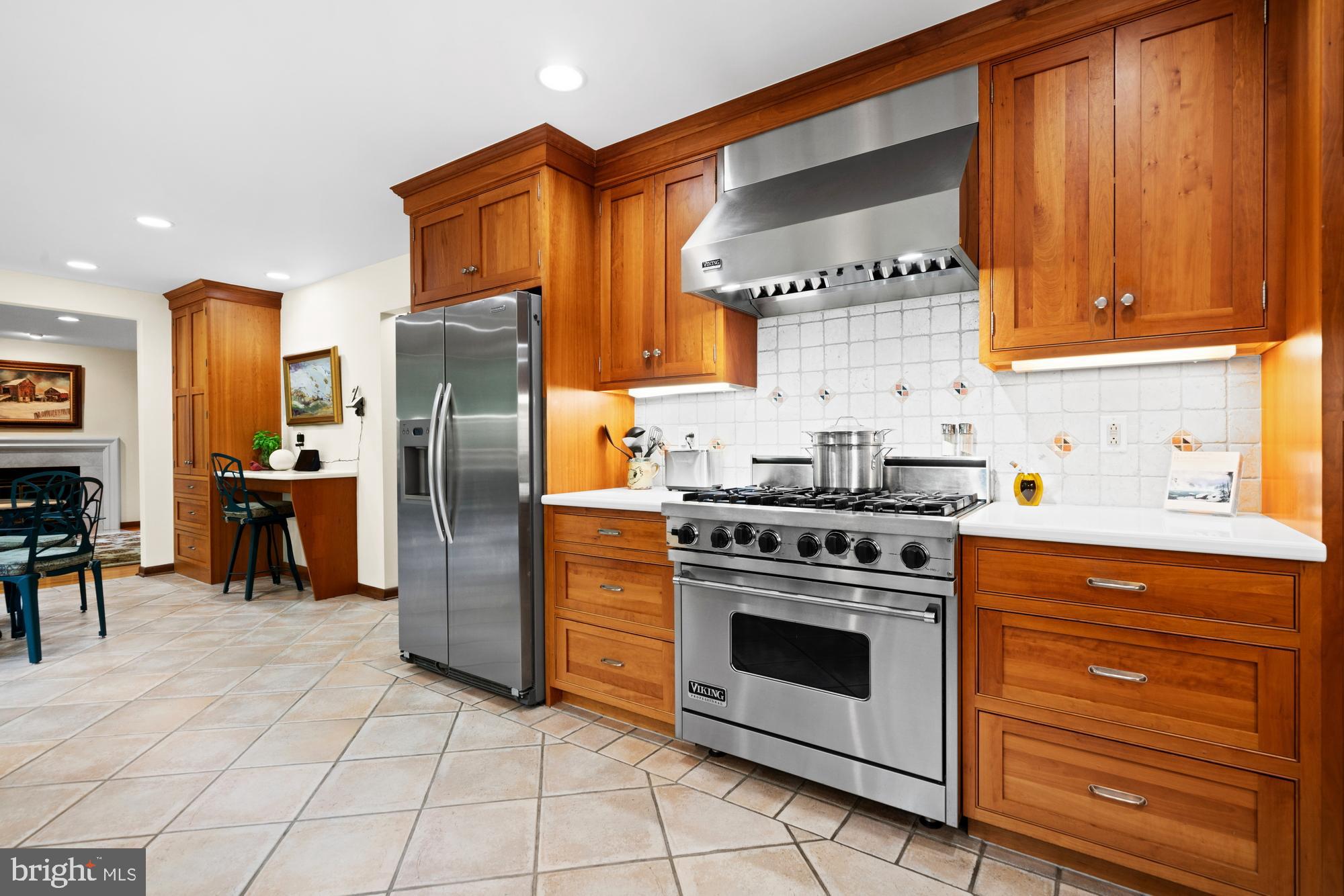 11 Carson Road Princeton, NJ 08540 - Photo 13 of 37 Viking stove and hood