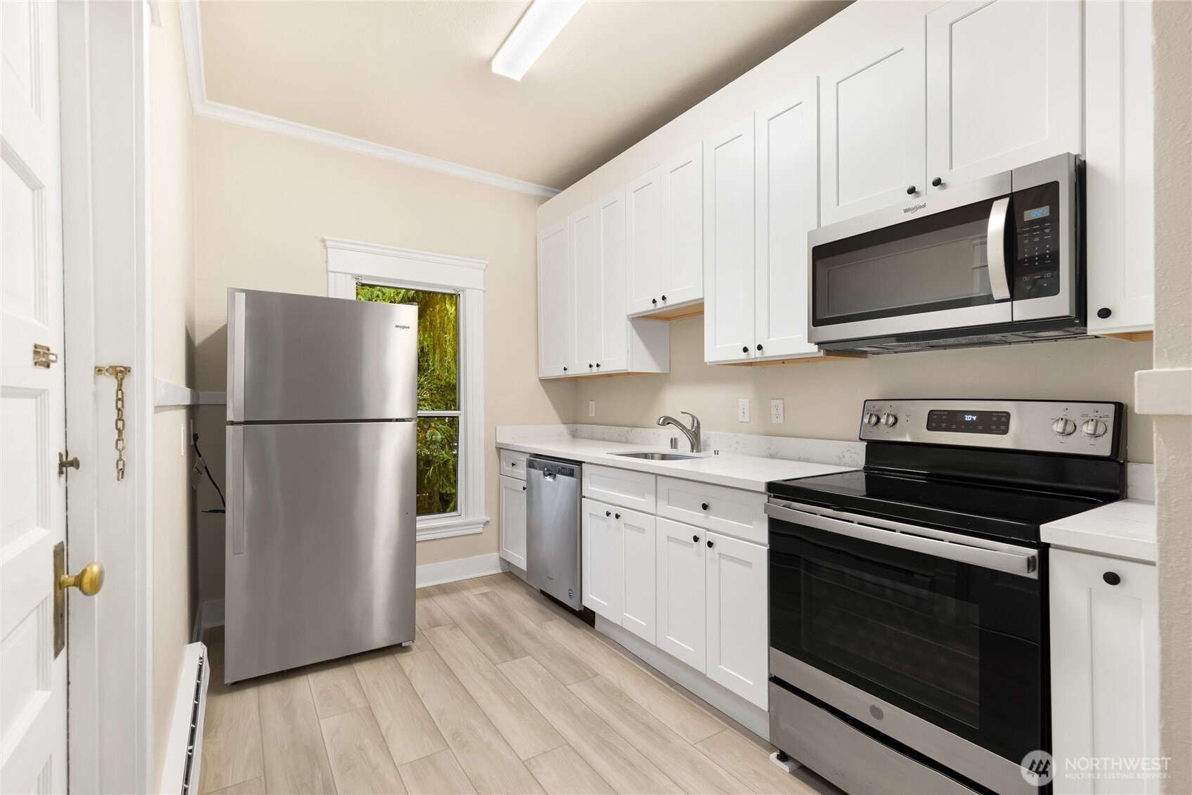 3722 Oakes Avenue Everett, WA 98201 - Photo 19 of 27 a kitchen with a refrigerator stove and microwave