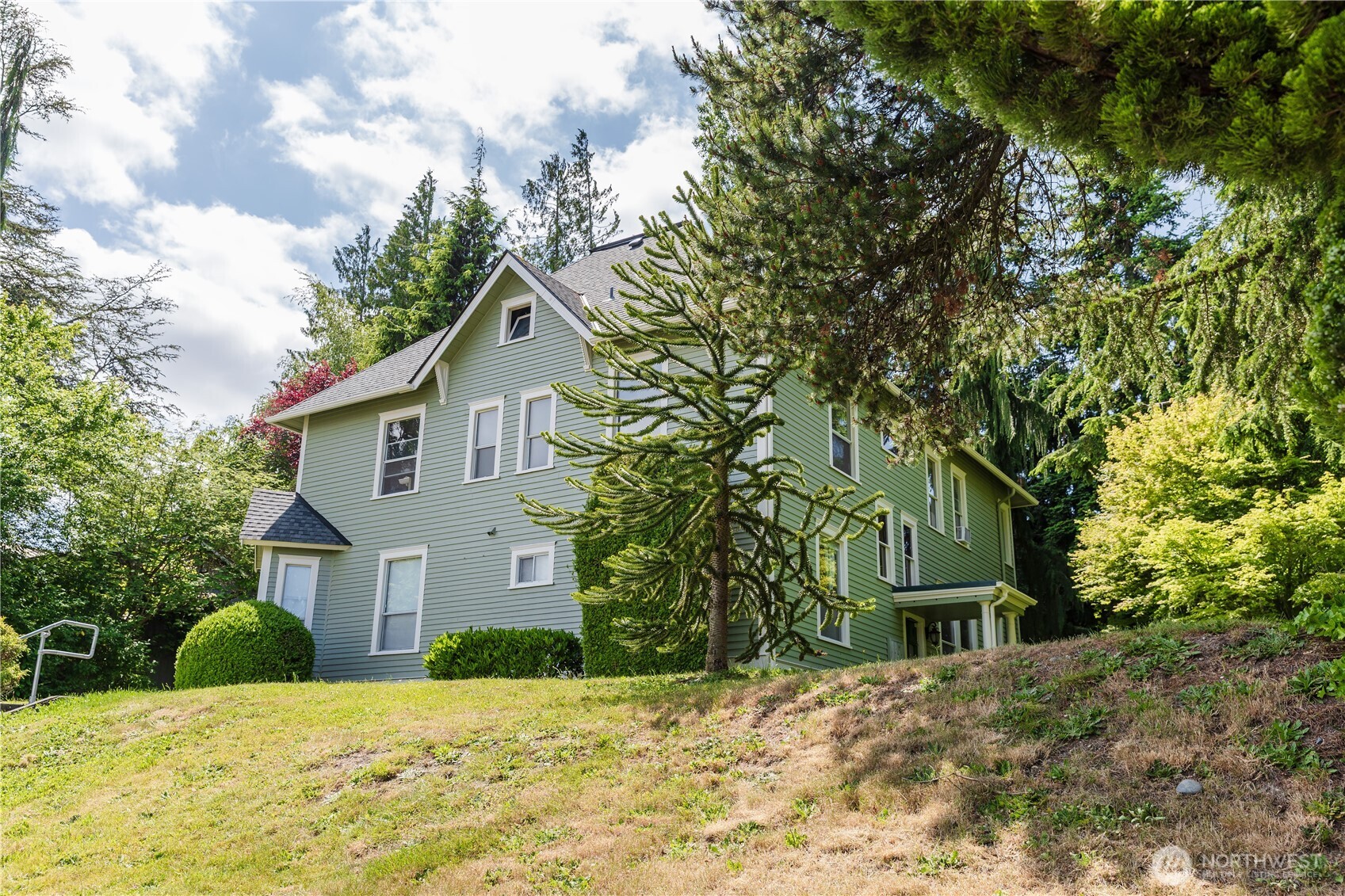 3722 Oakes Avenue Everett, WA 98201 - Photo 2 of 27 a view of a house with a yard