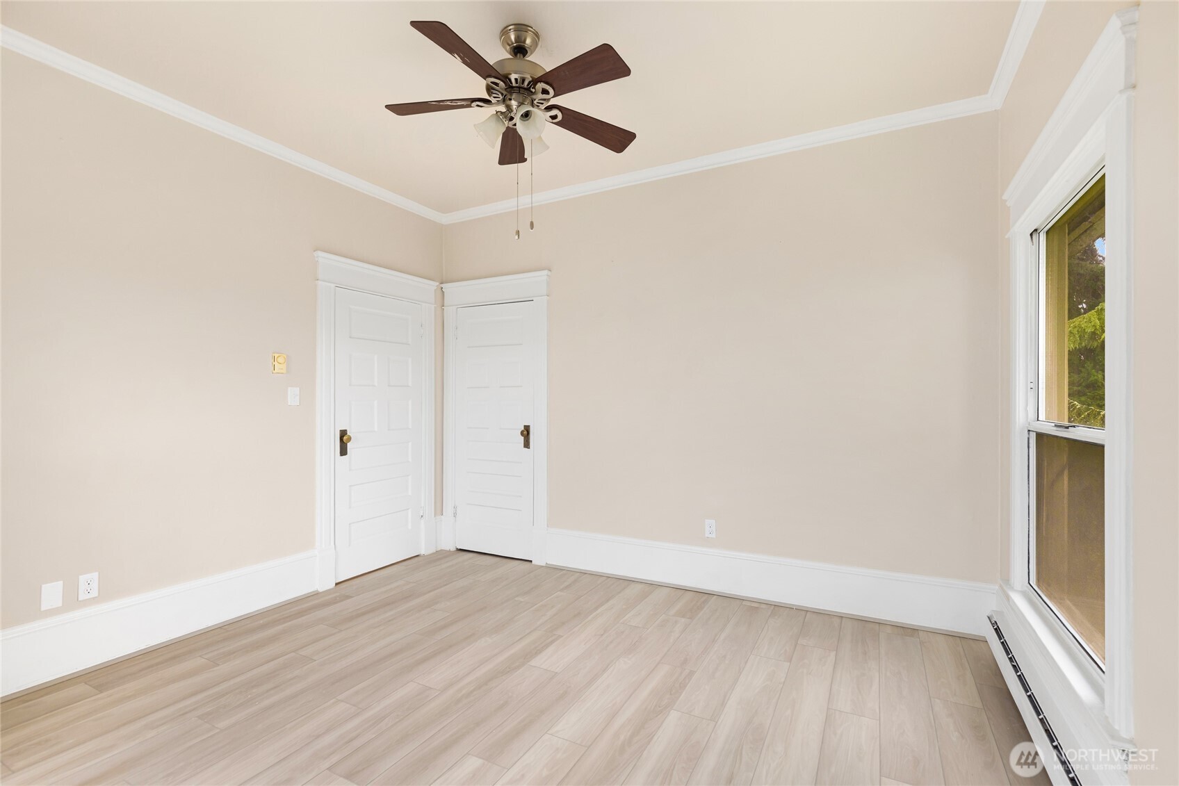 3722 Oakes Avenue Everett, WA 98201 - Photo 21 of 27 an empty room with wooden floor and windows