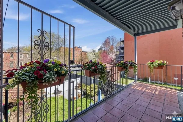 $589,900 | 278 Monmouth Street, Unit 201, Jersey City, NJ 07302