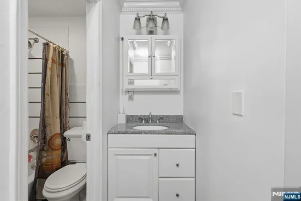 $589,900 | 278 Monmouth Street, Unit 201, Jersey City, NJ 07302