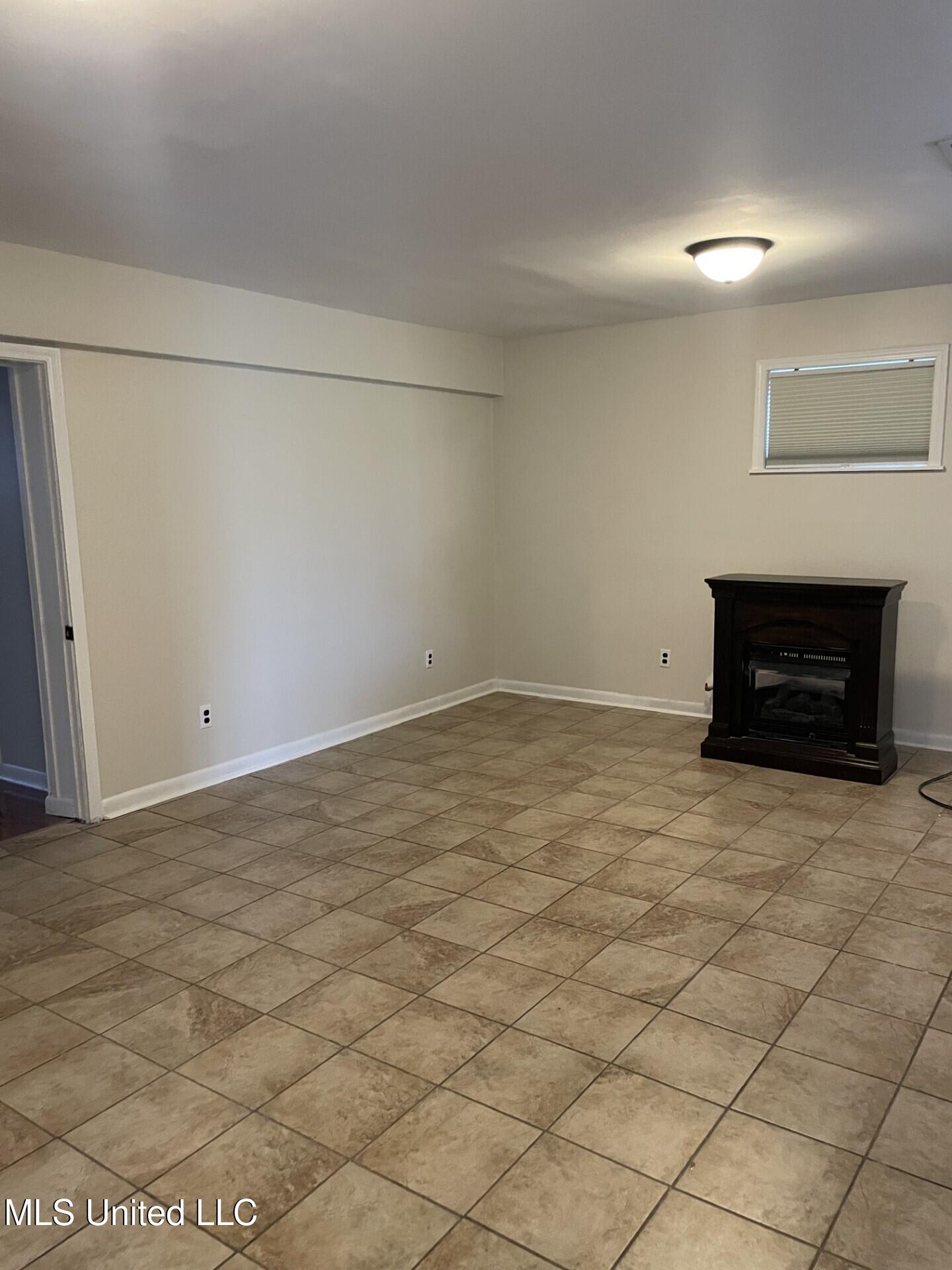 1025 Ritchie Avenue Clarksdale, MS 38614 - Photo 11 of 17 Family Room