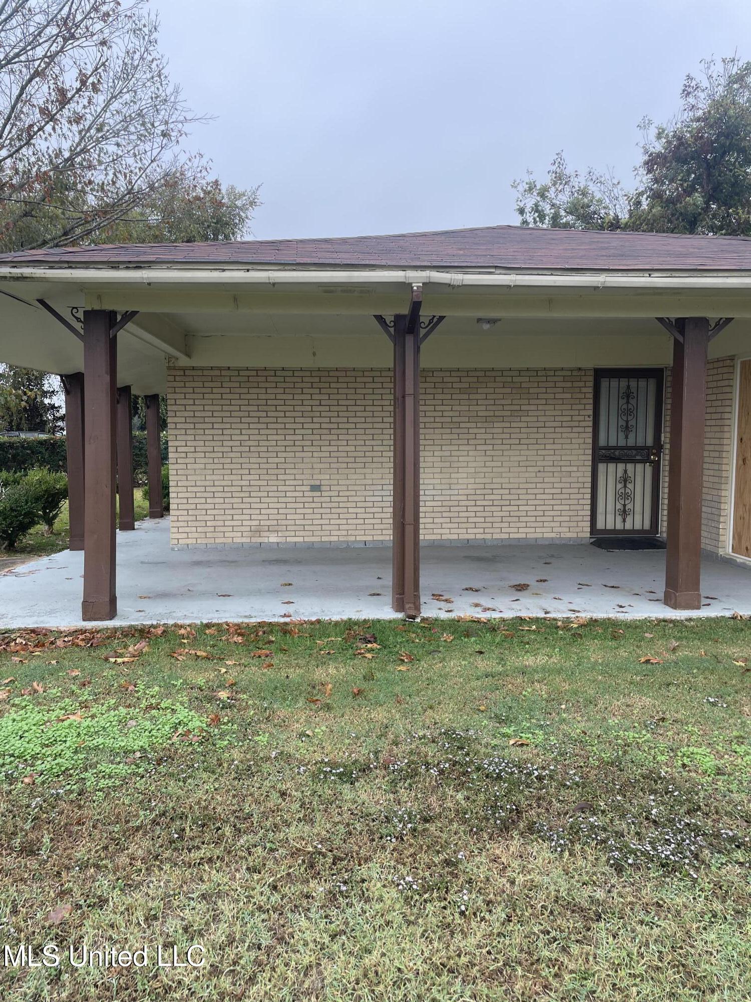 1025 Ritchie Avenue Clarksdale, MS 38614 - Photo 4 of 17 Side View