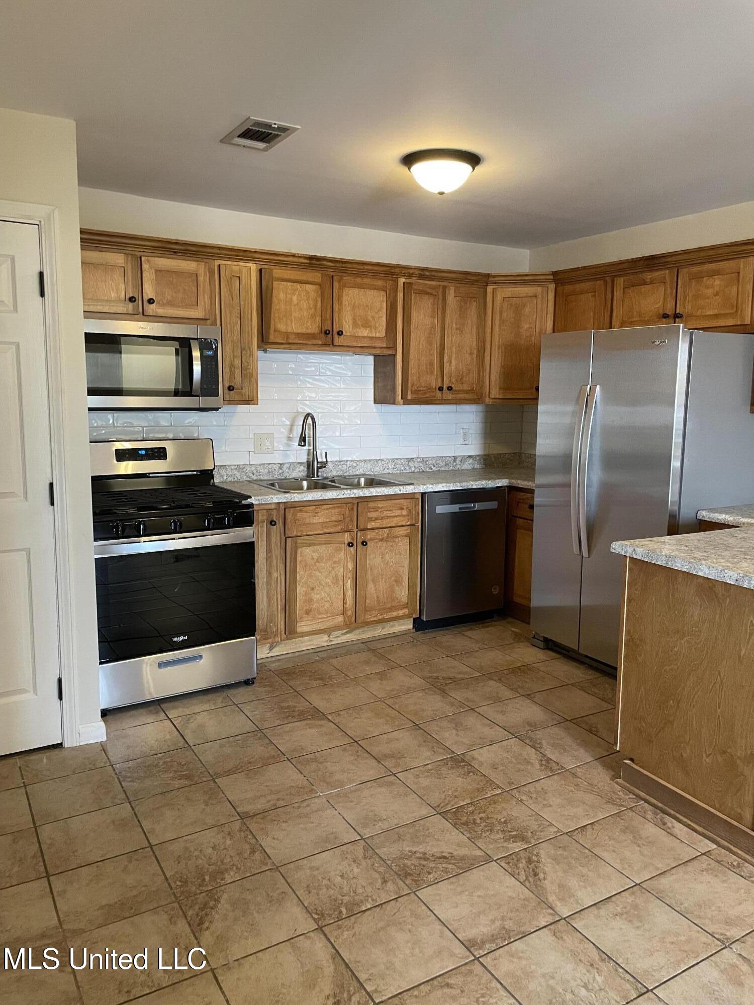 1025 Ritchie Avenue Clarksdale, MS 38614 - Photo 8 of 17 Kitchen